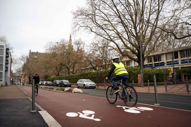 Nouvelle piste cyclable, rue des Déportés. Photo Thomas Lo Presti.