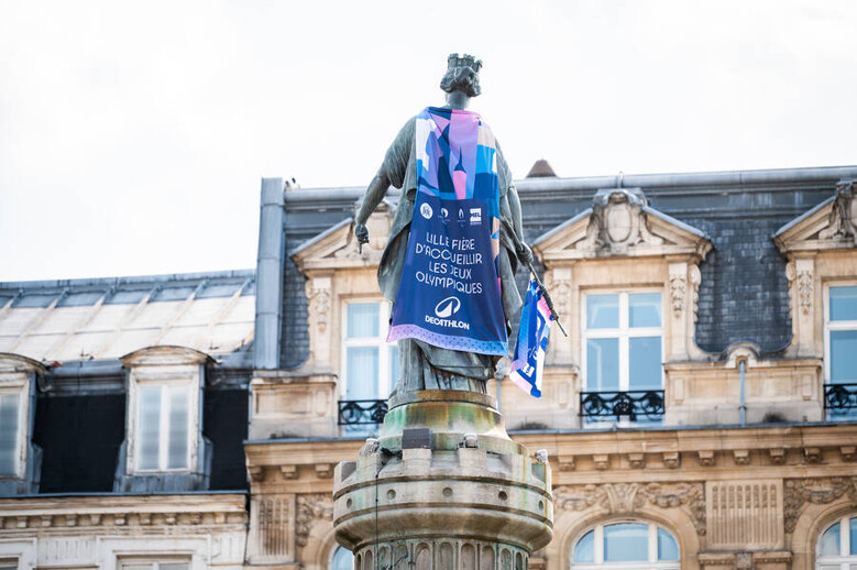 La Déesse, sur la Grand Place a également revêtu les couleurs des Jeux