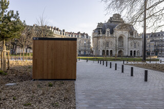 Toilettes publiques rue Pierre Mauroy côté Porte de Paris