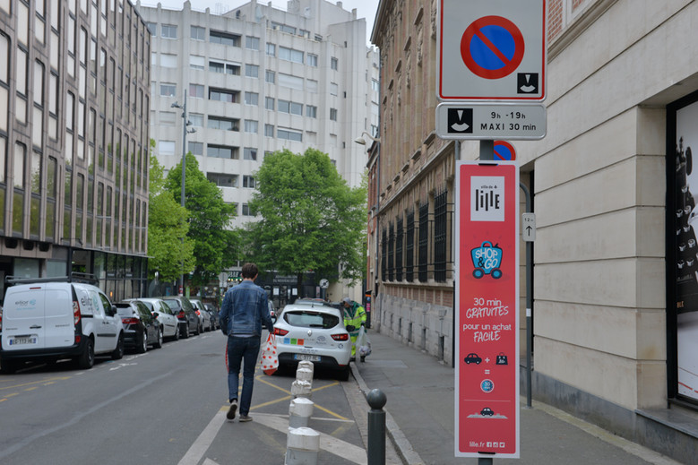Rue des Poissonceaux, 30 minutes gratuites pour effectuer un achat rapide.