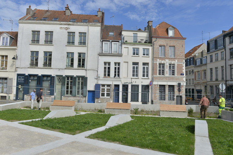 Cure de jouvence pour la place des Archives. © Daniel Rapaich, Ville de Lille