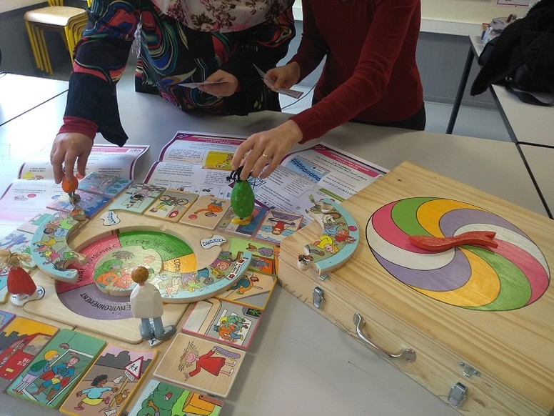 Un jeu qui prend en compte les préoccupations des familles à la maison de quartier de Moulins.