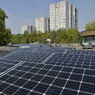Pose de panneaux solaires sur le toit de la crèche Marie Curie