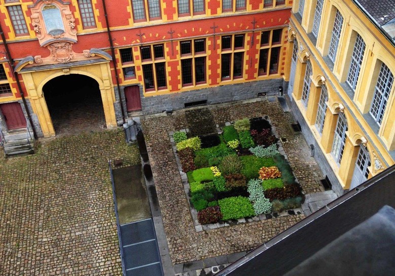 Cour d'honneur vue du haut