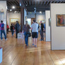 visiteurs dans le dortoir du musée de l'hospice comtesse