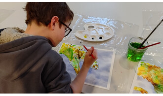 Atelier "Crée ton portrait de Dino !" / à la Pouponnière