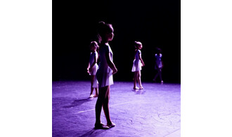 Destination surréalisme : voyage au Pays des rêves fous