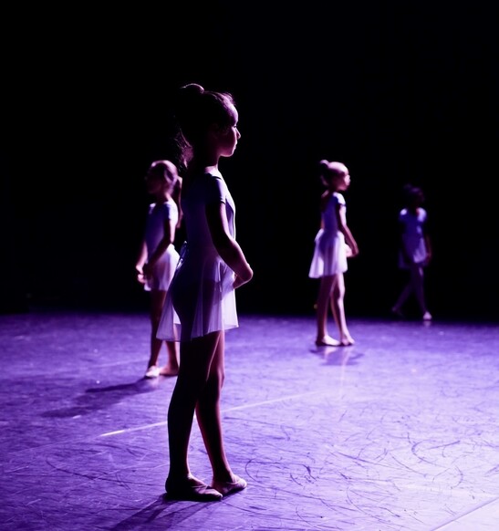 Destination surréalisme : voyage au Pays des rêves fous