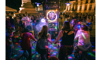 Douche à paillettes – Compagnie Les Cyclophones