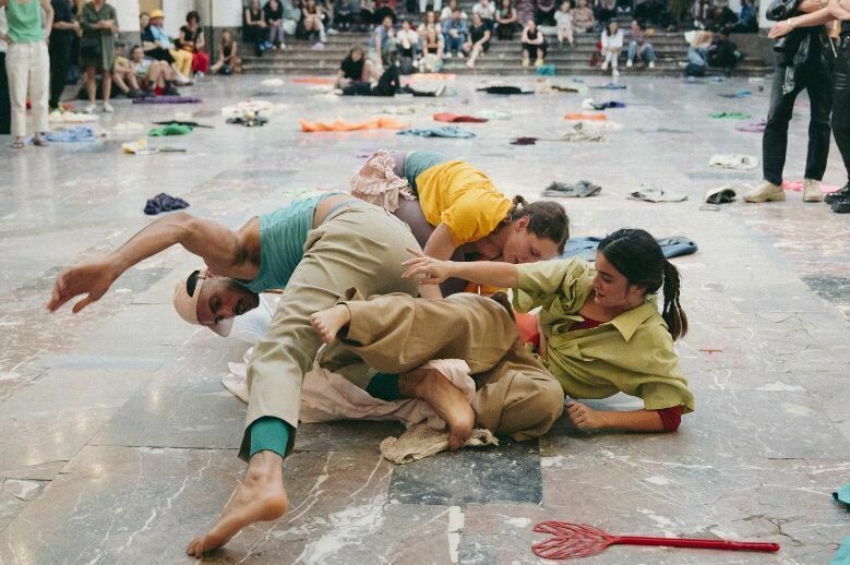 LaBOLA, une création de Maria Ribot, dite La Ribot, chorégraphe, danseuse et artiste