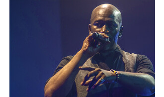 One poet show