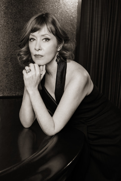 SUZANNE VEGA
