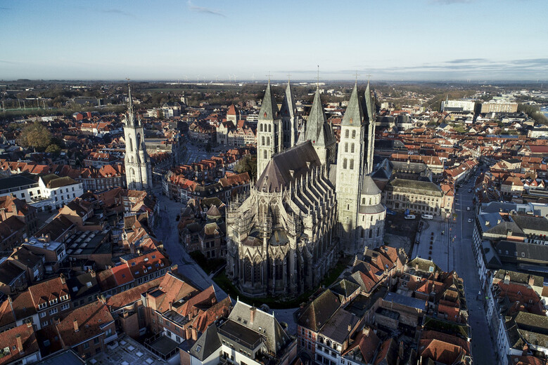 TOURNAI, La Grâce d'une Cathédrale
