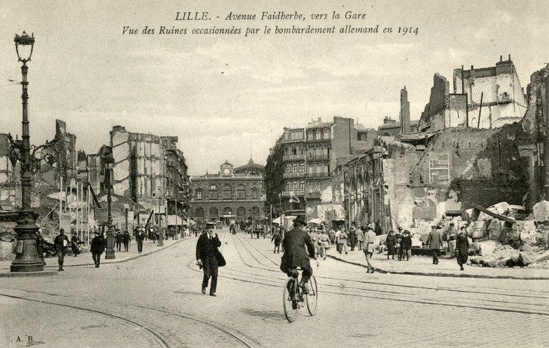 Ruines de l'avenue Faidherbe pendant la Première Guerre mondiale