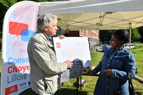 Stand du Conseil citoyen lillois au Faubourg de Bethune en juin 2019