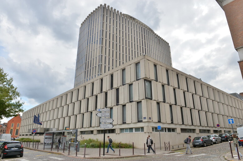 https://www.lille.fr/var/www/storage/images/mediatheque/mairie-de-lille/visuels-annuaire/palais-de-justice-tribunal-de-grande-instance-tgi/66484-1-fre-FR/Palais-de-Justice-Tribunal-de-Grande-Instance-TGI_news_image_top.jpg